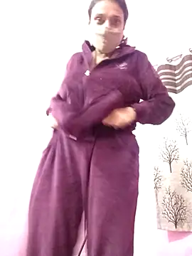 Webcam Model (Gullapi)  is live.Free join now!