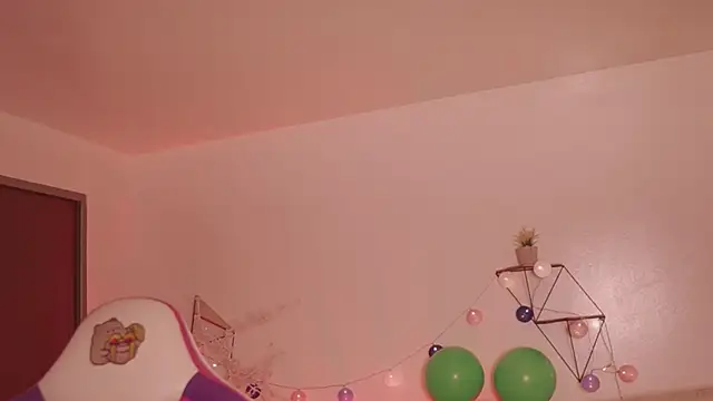 Enola_Holmes_ webcam