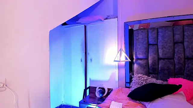 AngelaMiller_ webcam