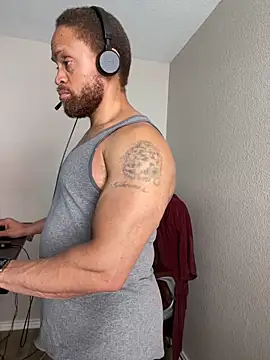 fathero1time (M mature) - 4000 tokens and I bust a good nut!