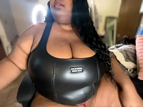 EbonyGoddessKira webcam