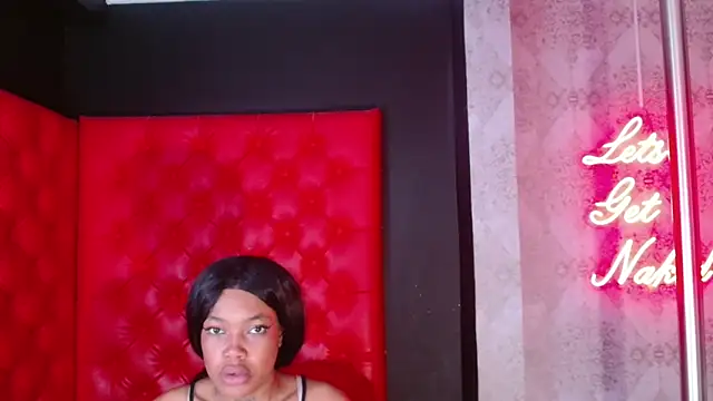 Webcam Model (CrystalBrooke3x) is live