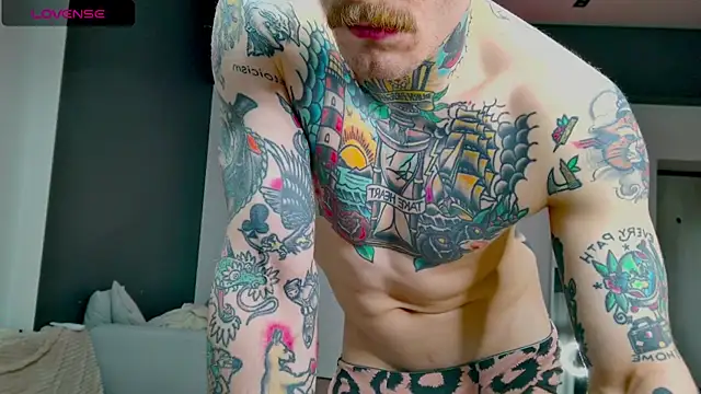 white_king9999 - White_King9999's free webcam