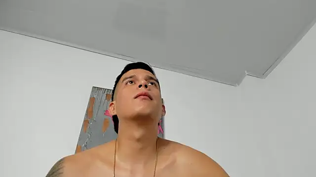 hugosan12 - Hugosan12's free webcam