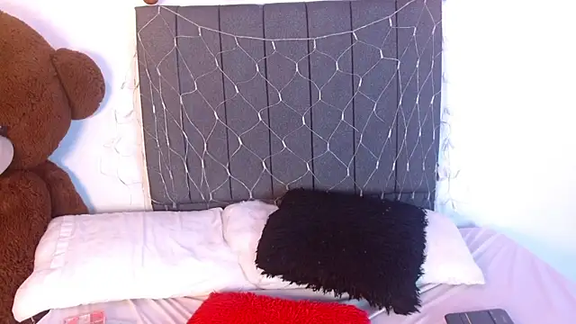 emadelacroix - Emadelacroix's free webcam