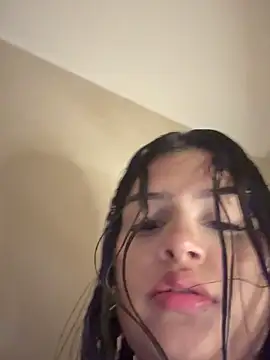 Webcam Model (LucianaQuen) is live