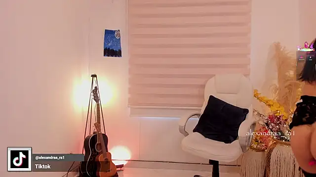 Alexandra_ra webcam