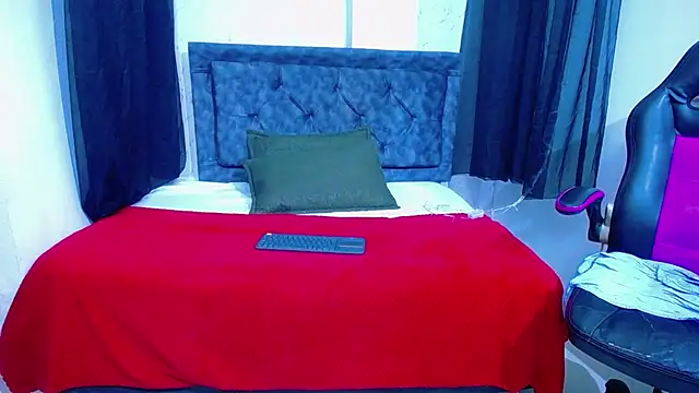 mia__thomson_ webcam