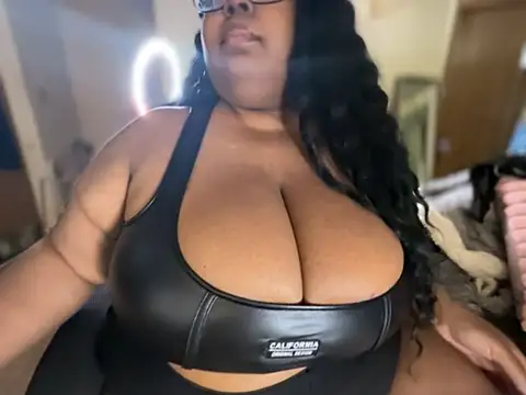 EbonyGoddessKira webcam