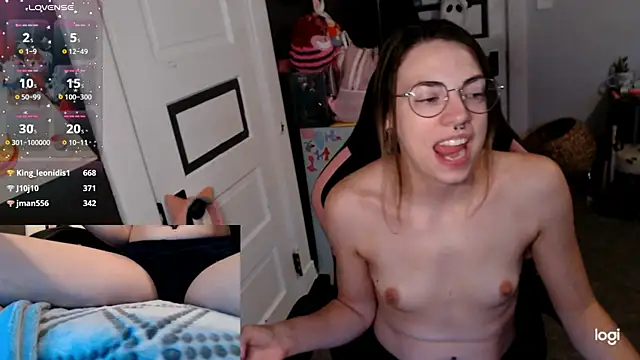 KierBearKisses webcam