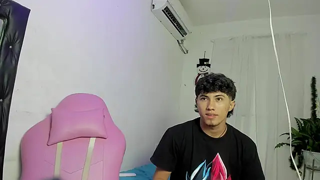 Laura_and_Kevin webcam