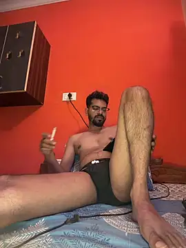 Stoner-boii-Cloudy-arhan webcam