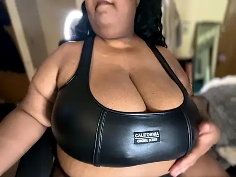 EbonyGoddessKira webcam