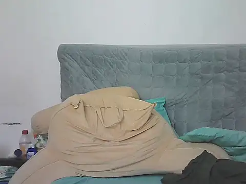 AlphaLatinoBear webcam