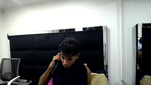 hilarydolls - Hilarydolls's free webcam