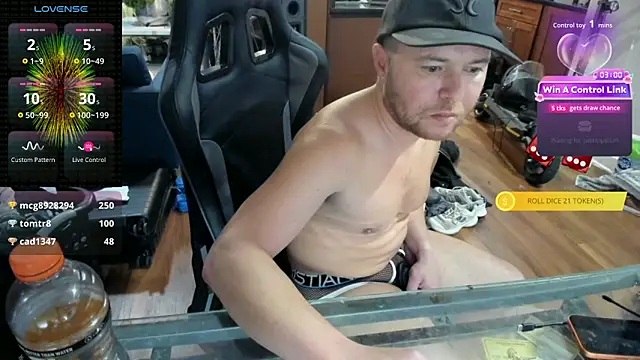 aaron_s_x (Ask my age) - public CUM shot