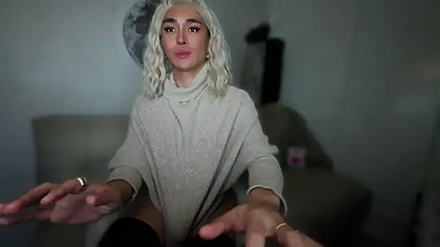 TheQueenNextDoor webcam