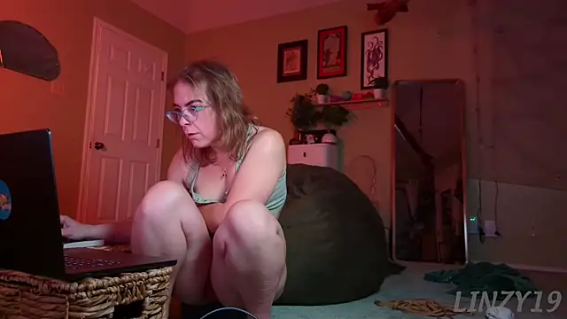 Linzy_19 webcam