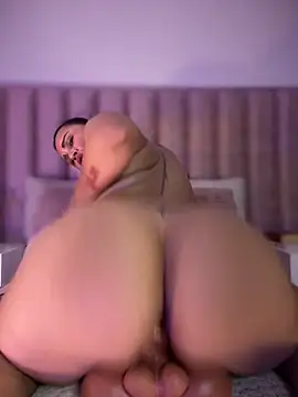 Natural_BIGASS_Nina webcam