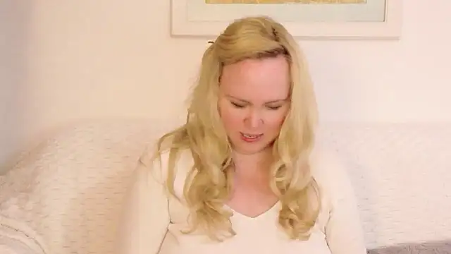 Sarah4you live cam screenshot female on SexOnline.pics – Live Cam Recordings, GIFs & Pics