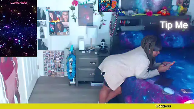 CosmicDream143 webcam