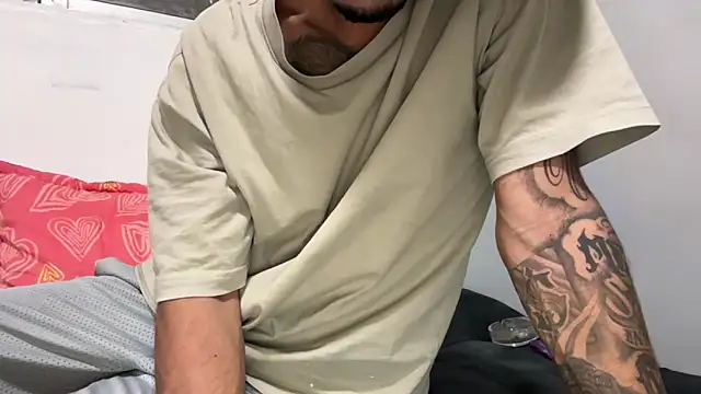 dominic_brandd23 webcam