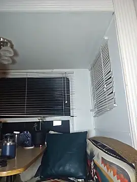 SheIsSomething webcam