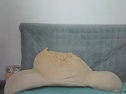 AlphaLatinoBear webcam