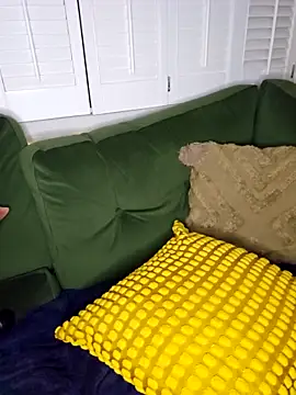 LovelyLucinda webcam