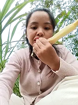 Webcam Model (Pretty-haert) is live