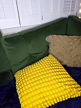 LovelyLucinda webcam