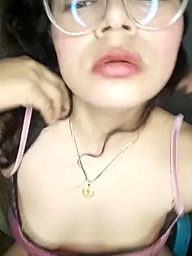 Webcam Model (Diamily)  is live.Free join now!