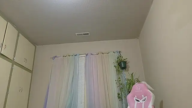 Emihaze's Stripchat show and profile