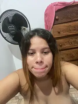 AngelaBlondee webcam