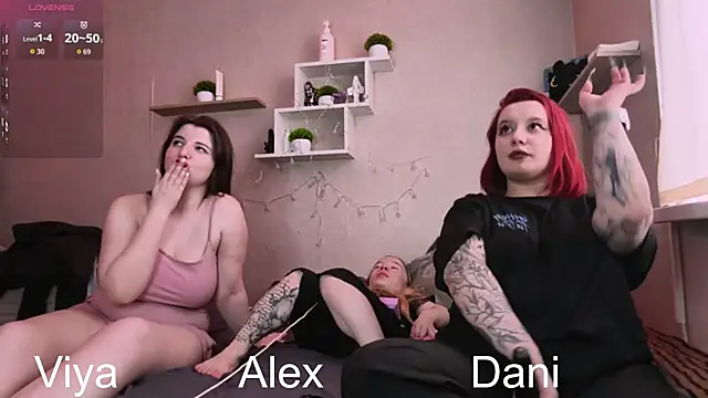 Dani_RedheaDevil webcam