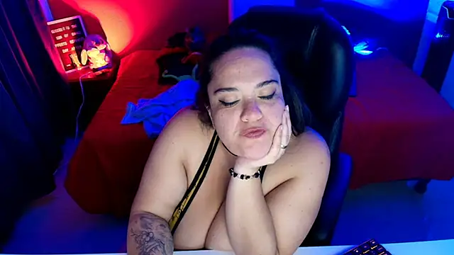 lulubigtitts1 webcam