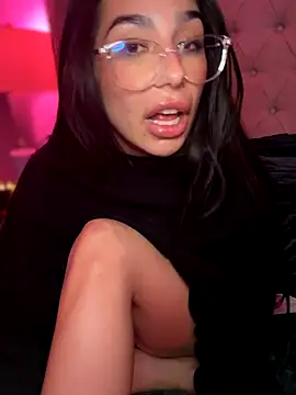 LoveLillyy's Stripchat show and profile