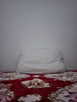 Webcam Model (altinya) is live