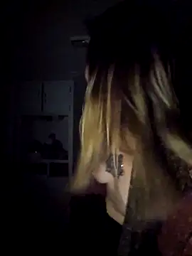 SheIsSomething webcam