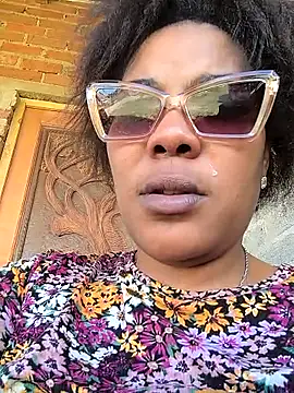 Webcam Model (ExclusiveLeexx)  is live.Free join now!