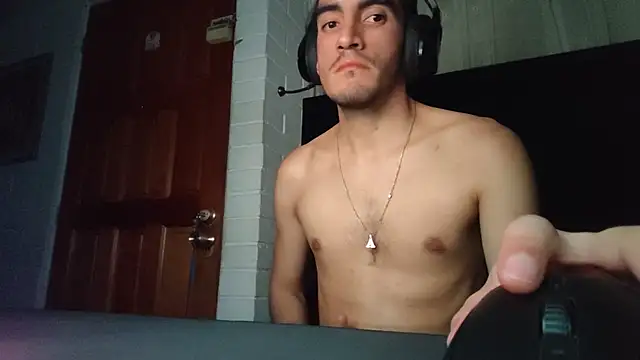 TommyMomentum webcam