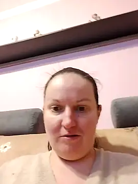 BustyLadyAlma webcam