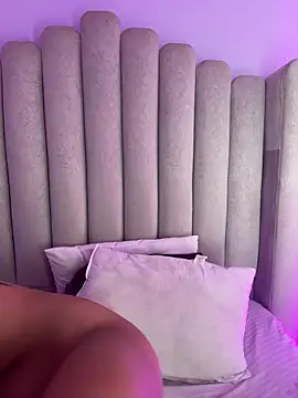 Webcam Model (daphnevans)  is live.Free join now!