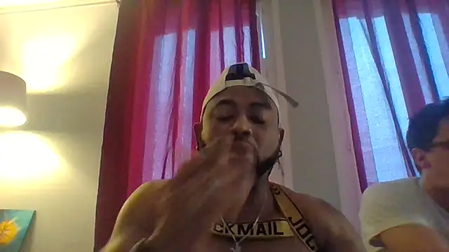 DildoPlayer33 webcam