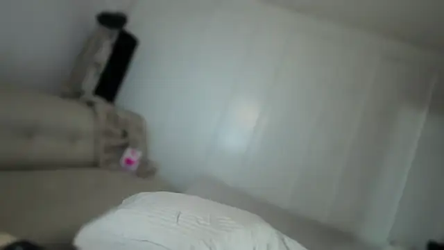 TheQueenNextDoor webcam