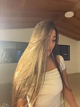 Webcam Model (Nhefertary)  is live.Free join now!