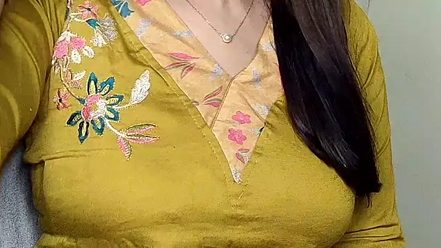 Naina_For_You webcam