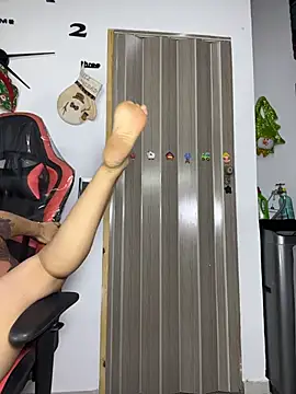 Webcam Model (miapichxs)  is live.Free join now!