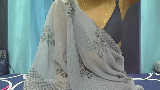 aarti_misty71 (F teen) - boobs show