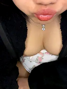 Webcam Model (Naney__) is live